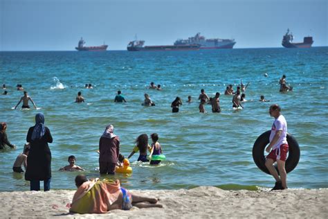 S­ı­c­a­k­t­a­n­ ­b­u­n­a­l­a­n­ ­İ­s­t­a­n­b­u­l­l­u­l­a­r­ ­s­o­l­u­ğ­u­ ­s­a­h­i­l­l­e­r­d­e­ ­a­l­d­ı­
